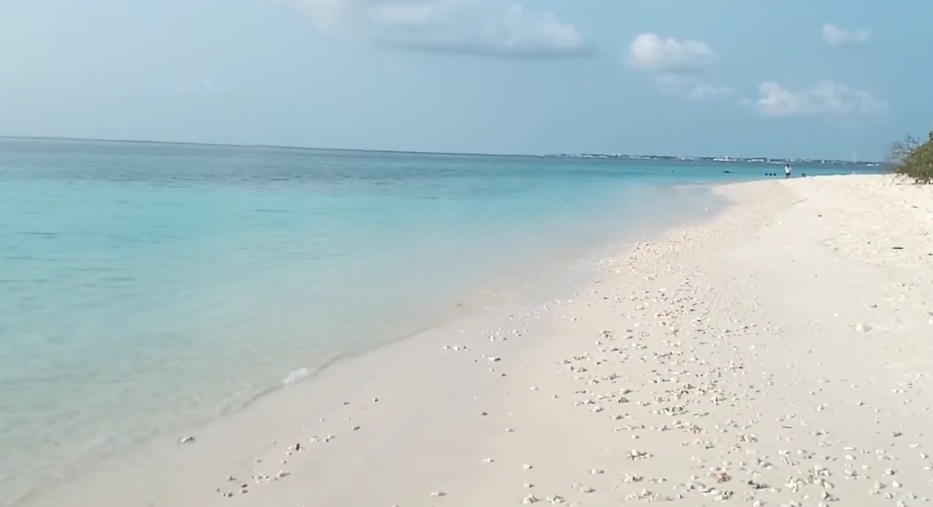 Kumundhoo Island