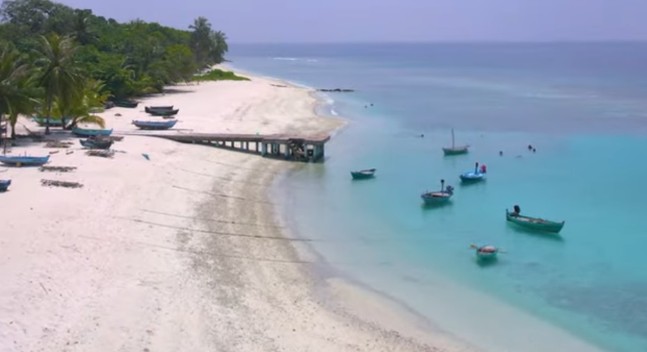 Thakandhoo Island